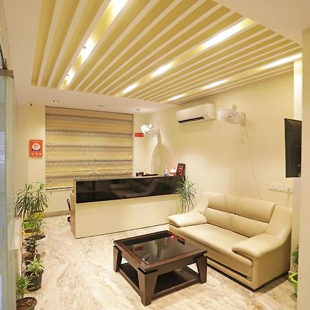 Hotel Goodluck Suites Near Delhi Airport Нью-Дели Экстерьер фото