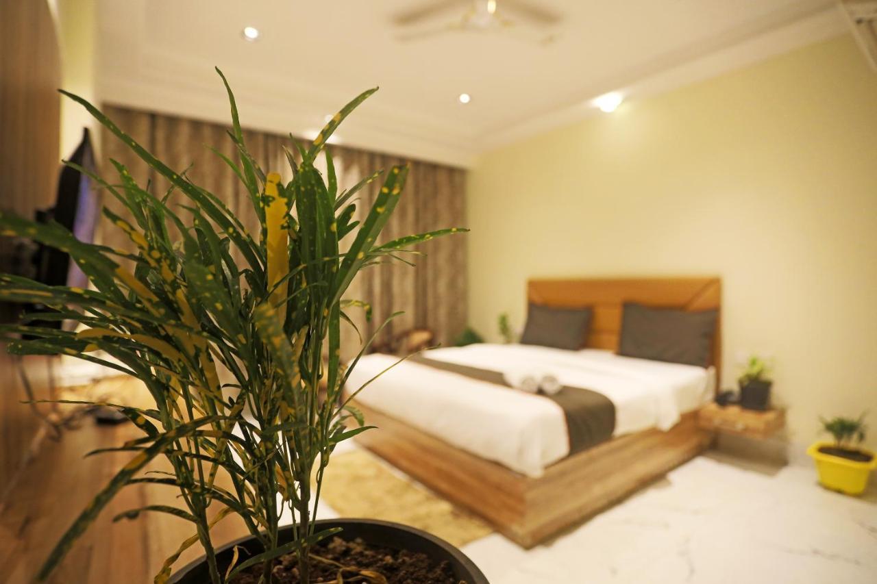 Hotel Goodluck Suites Near Delhi Airport Нью-Дели Экстерьер фото