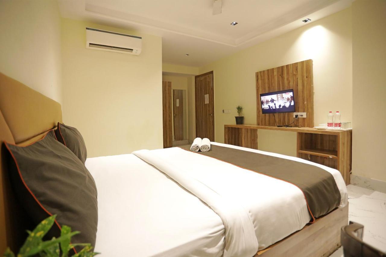 Hotel Goodluck Suites Near Delhi Airport Нью-Дели Экстерьер фото