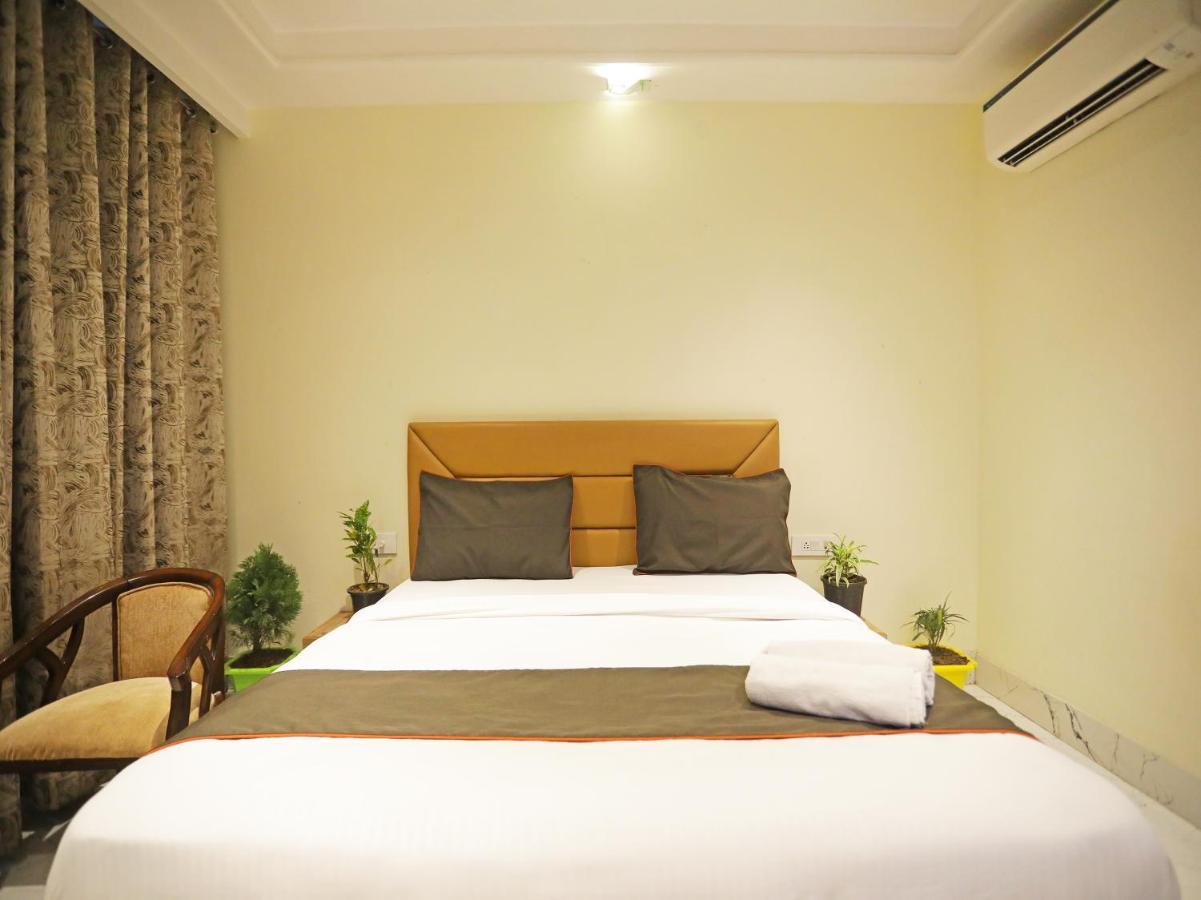 Hotel Goodluck Suites Near Delhi Airport Нью-Дели Экстерьер фото