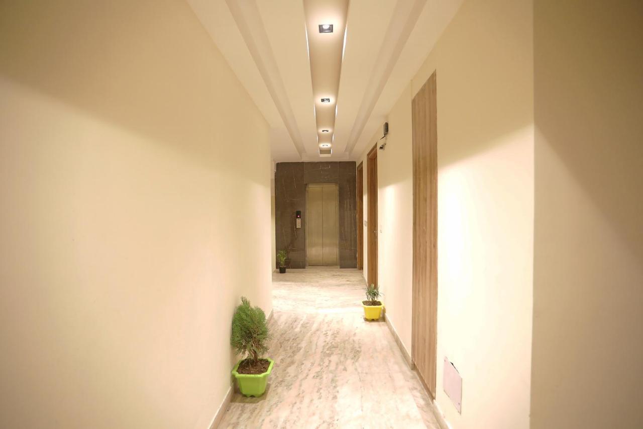 Hotel Goodluck Suites Near Delhi Airport Нью-Дели Экстерьер фото