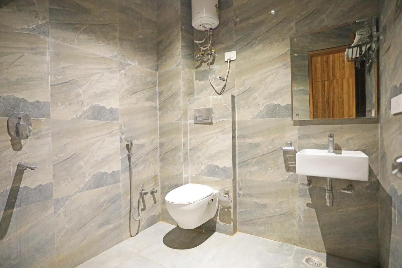 Hotel Goodluck Suites Near Delhi Airport Нью-Дели Экстерьер фото