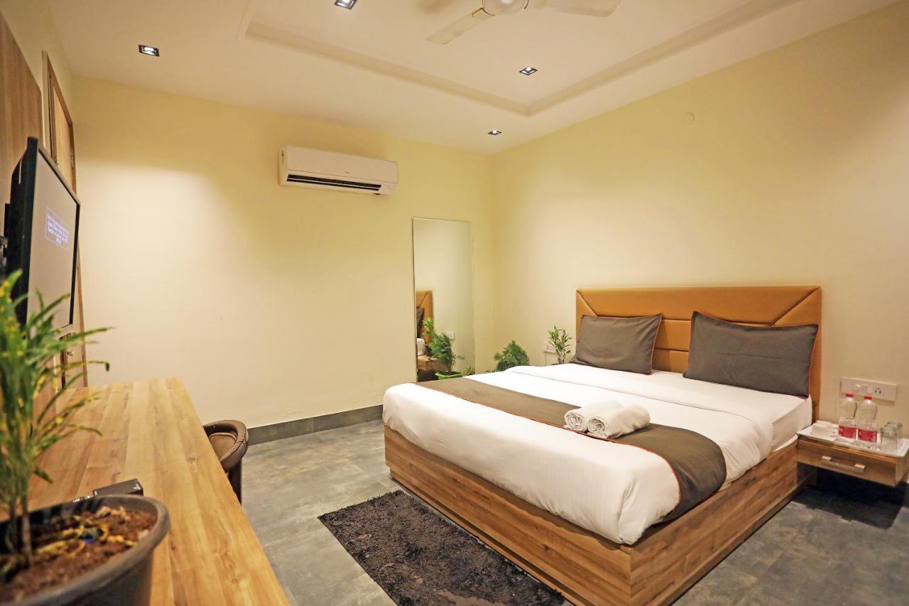 Hotel Goodluck Suites Near Delhi Airport Нью-Дели Экстерьер фото