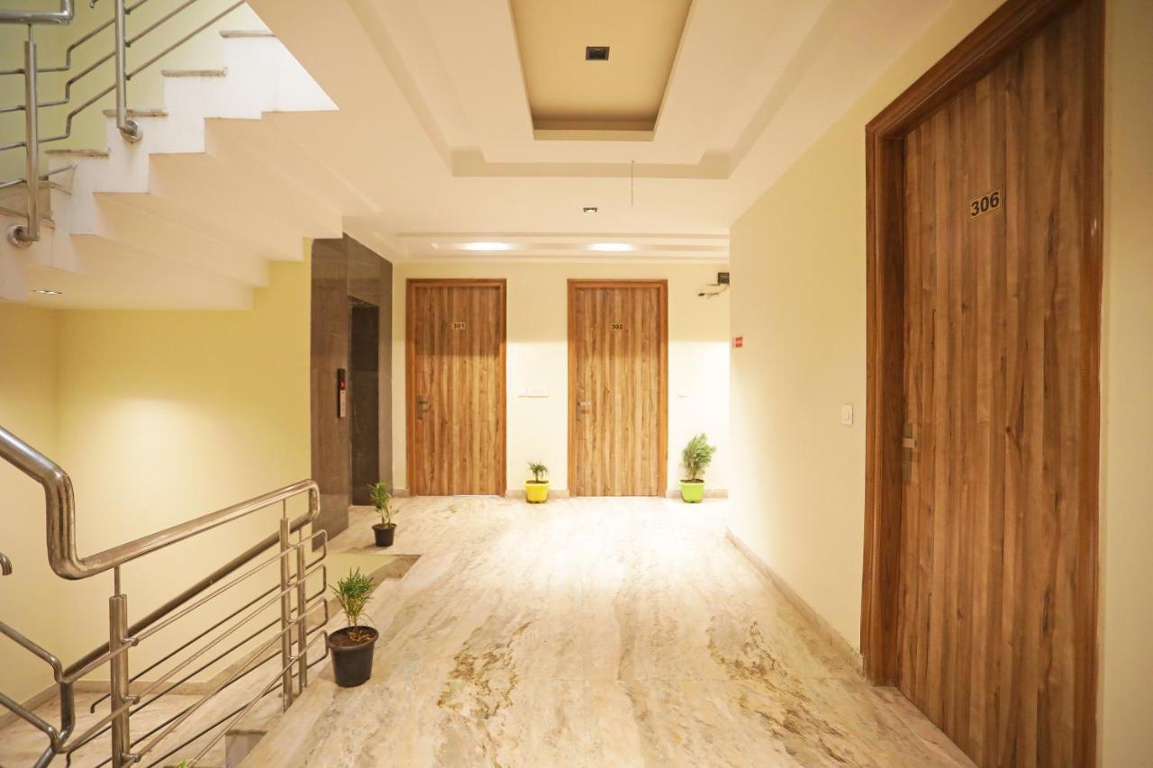 Hotel Goodluck Suites Near Delhi Airport Нью-Дели Экстерьер фото